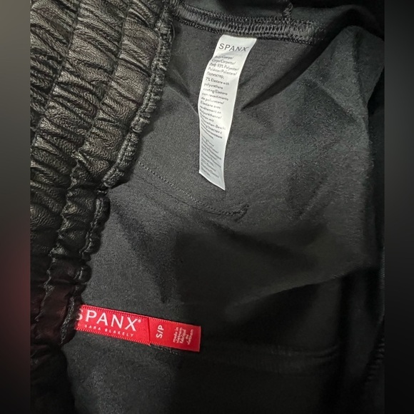 Spanx Women's Black Leather Like Jogger Rise High - Picture 16 of 17